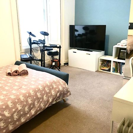 Spacious And Cozy Apartment In The Heart Of Haddington Exterior photo